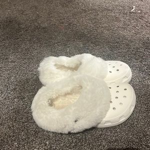 Fuzzy (sherpa) white crocs